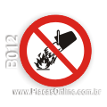 B012 - Placa Proibição: Proibido utilizar água para apagar o fogo