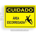 F217-Placa CUIDADO: Área escorregadia