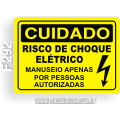 F292-Placa CUIDADO: Risco de choque elétrico. Manuseio apenas por pessoas autorizadas