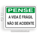 G003-Placa PENSE: A vida é frágil não se acidente