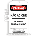 M014-Cartão de travamento PERIGO: Não acione: Homens trabalhando