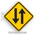 T139-Placa de Advertência (A-25): Mão dupla adiante